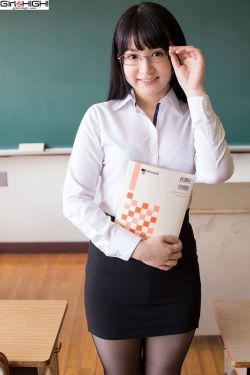掰开花苞射在里面
